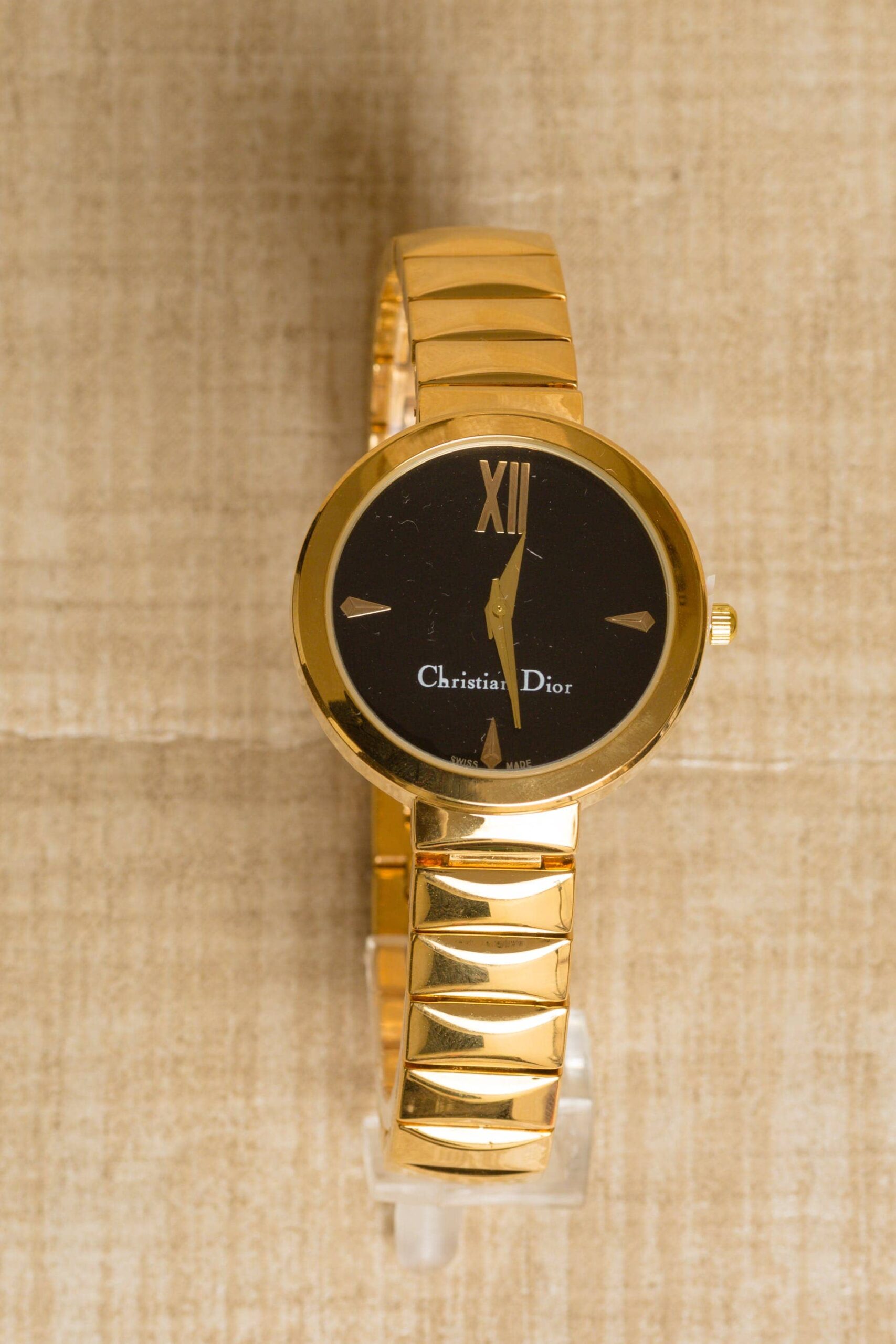 Ювелирные украшения: оценка и скупка в Киеве 9 Watch Dior skupka zolota ukraine scaled